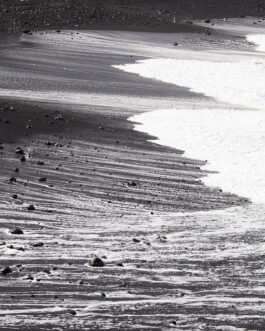 Basalt sands and sea waves F1 9x Framed Bilder (Schwarz)