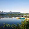 Alpensee mit Booten