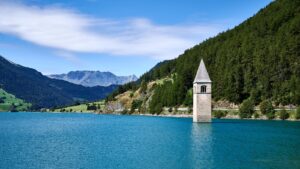 Versunkener Turm im Reschensee, Südtirol