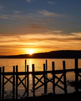 Holzsteg am Bodensee bei Sonnenuntergang