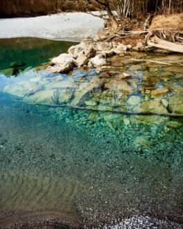 Klares Wasser des Lech, Österreich