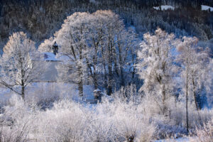 Winterzauber in der Kapellenlandschaft Bayern, Deutschland