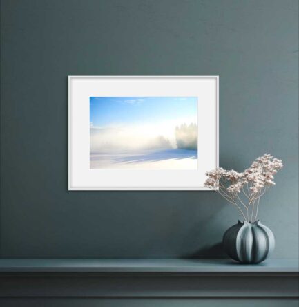 Verschneite Landschaft im Nebel im Allgäu mockup4
