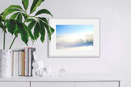 Verschneite Landschaft im Nebel im Allgäu mockup3