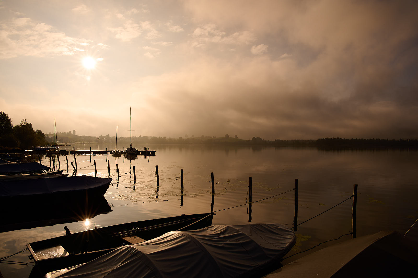 Sonnenaufgang am Seehafen